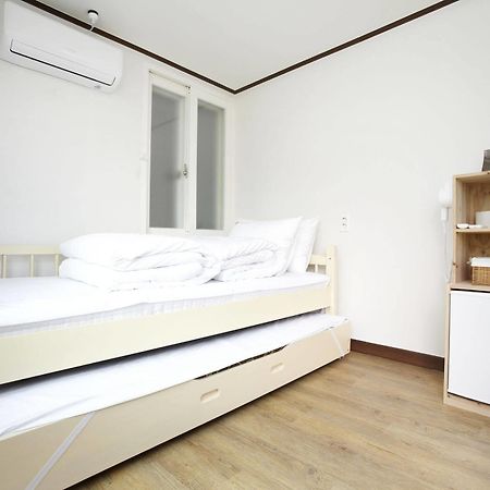 24 Guesthouse Sinchon Hongdae Szöul Kültér fotó