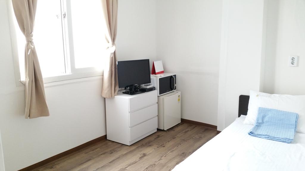 24 Guesthouse Sinchon Hongdae Szöul Kültér fotó