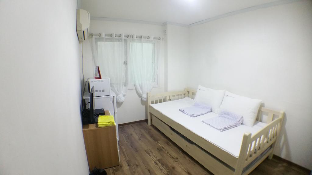 24 Guesthouse Sinchon Hongdae Szöul Kültér fotó