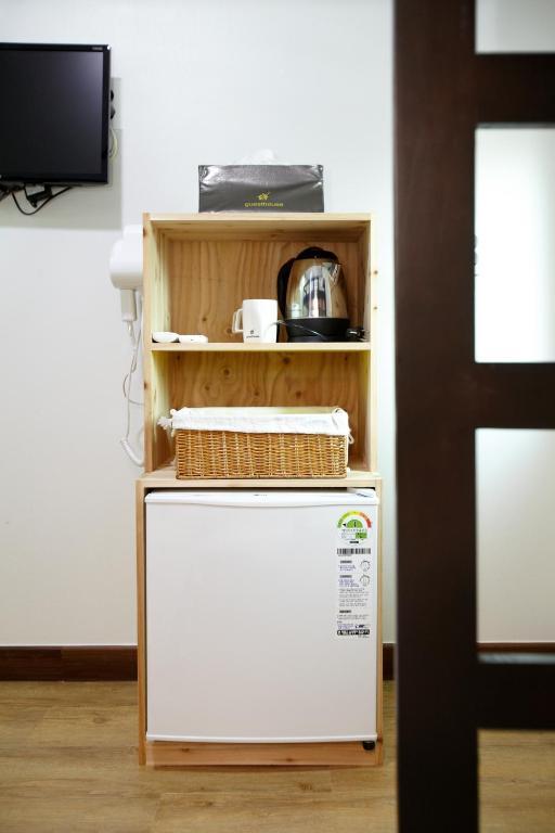 24 Guesthouse Sinchon Hongdae Szöul Szoba fotó